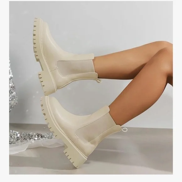 ZBY Cream Chelsea Boots - Picture 2 of 8